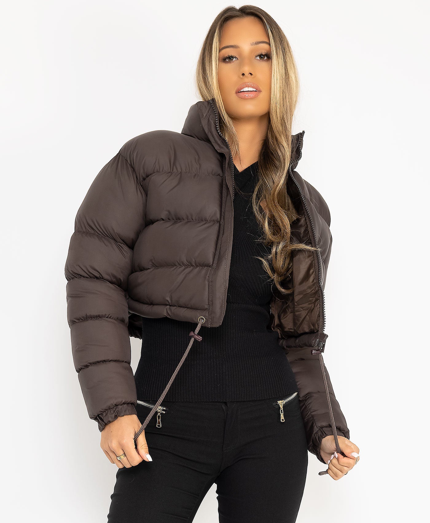 Woman wearing a brown cropped puffer jacket and black top, FashionRay trendy outerwear style