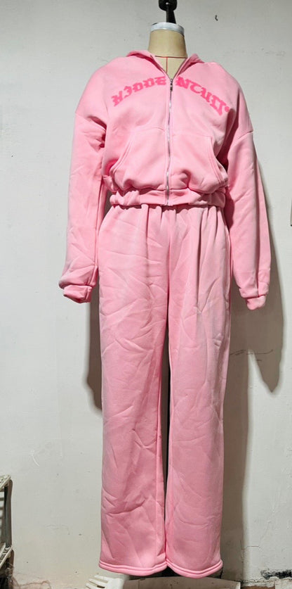 Pink fleece tracksuit set with zip-up hoodie and elastic waist pants on mannequin, FashionRay style