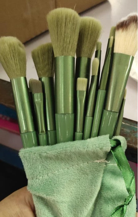 Green makeup brush set in soft pouch, FashionRay trendy beauty accessory