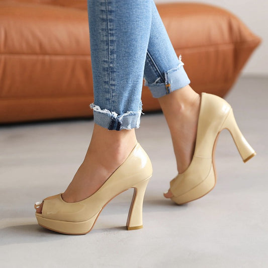 Woman wearing nude patent peep toe high heels with ripped hem skinny jeans, FashionRay style