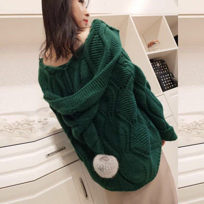 Woman wearing a green chunky knit sweater with hood and pom-pom, FashionRay trendy style