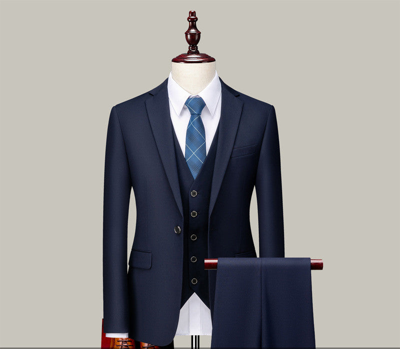 Navy blue three-piece suit with blue plaid tie on mannequin, FashionRay trendy menswear